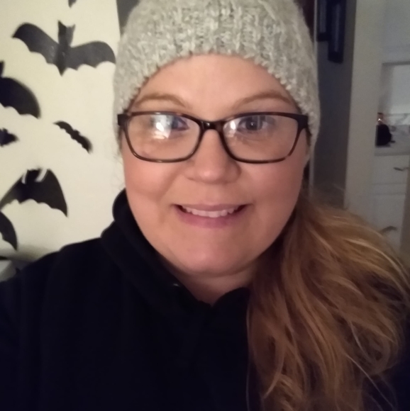 Meet your Posher, Jennifer - Picture 1 of 1